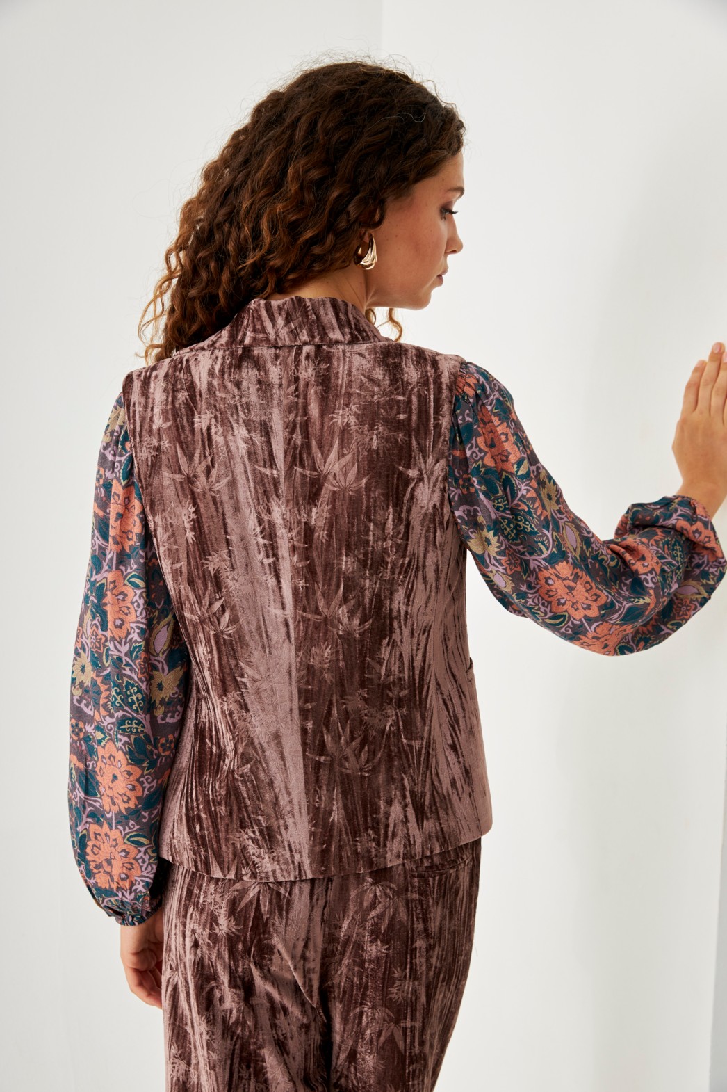 VELVET TAILORED VEST WITH PALM TREES 2