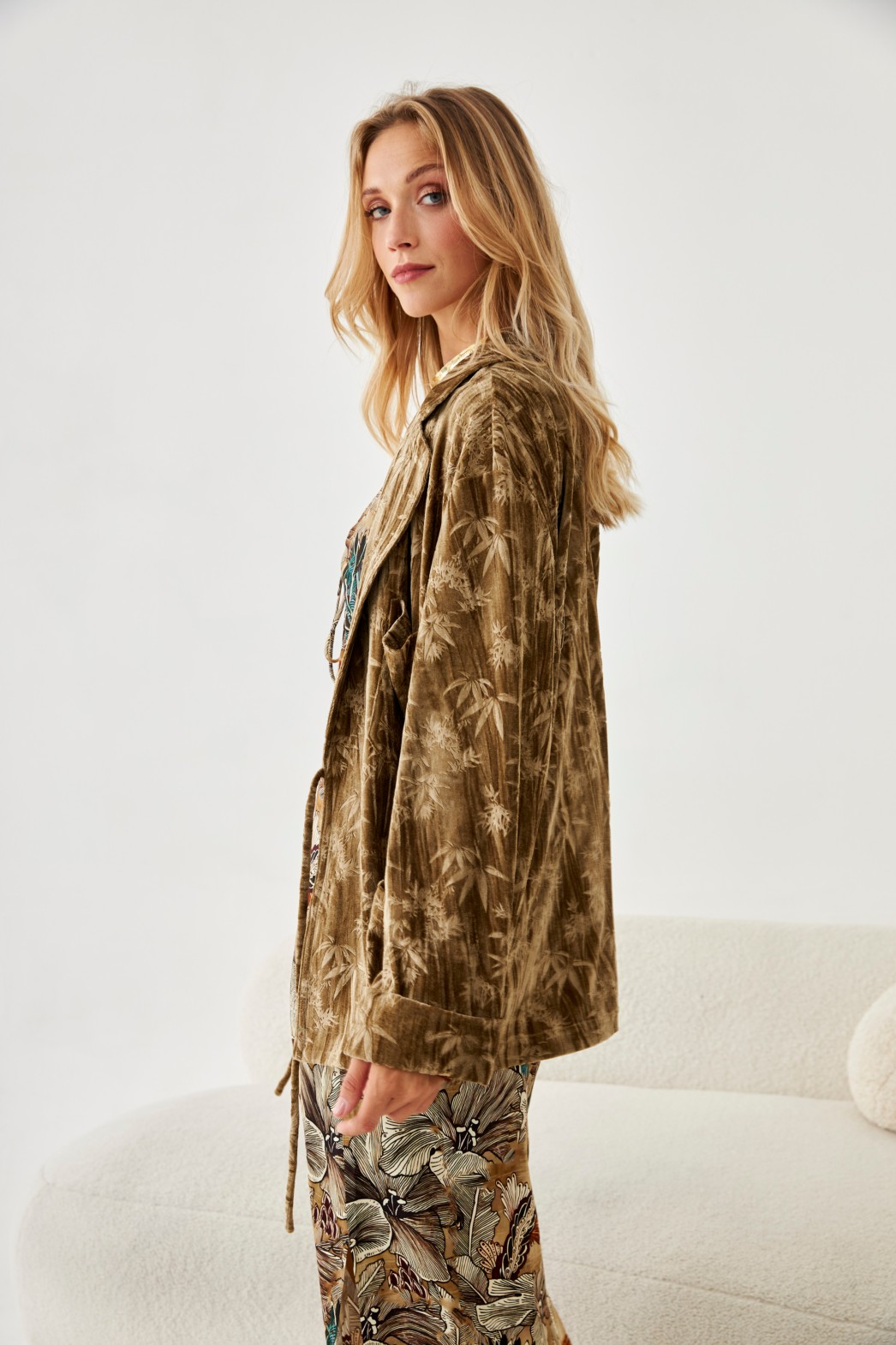 CHAQUETA CRUZADA TIRAS ATAR TERCIOPELO PALMERITAS 1