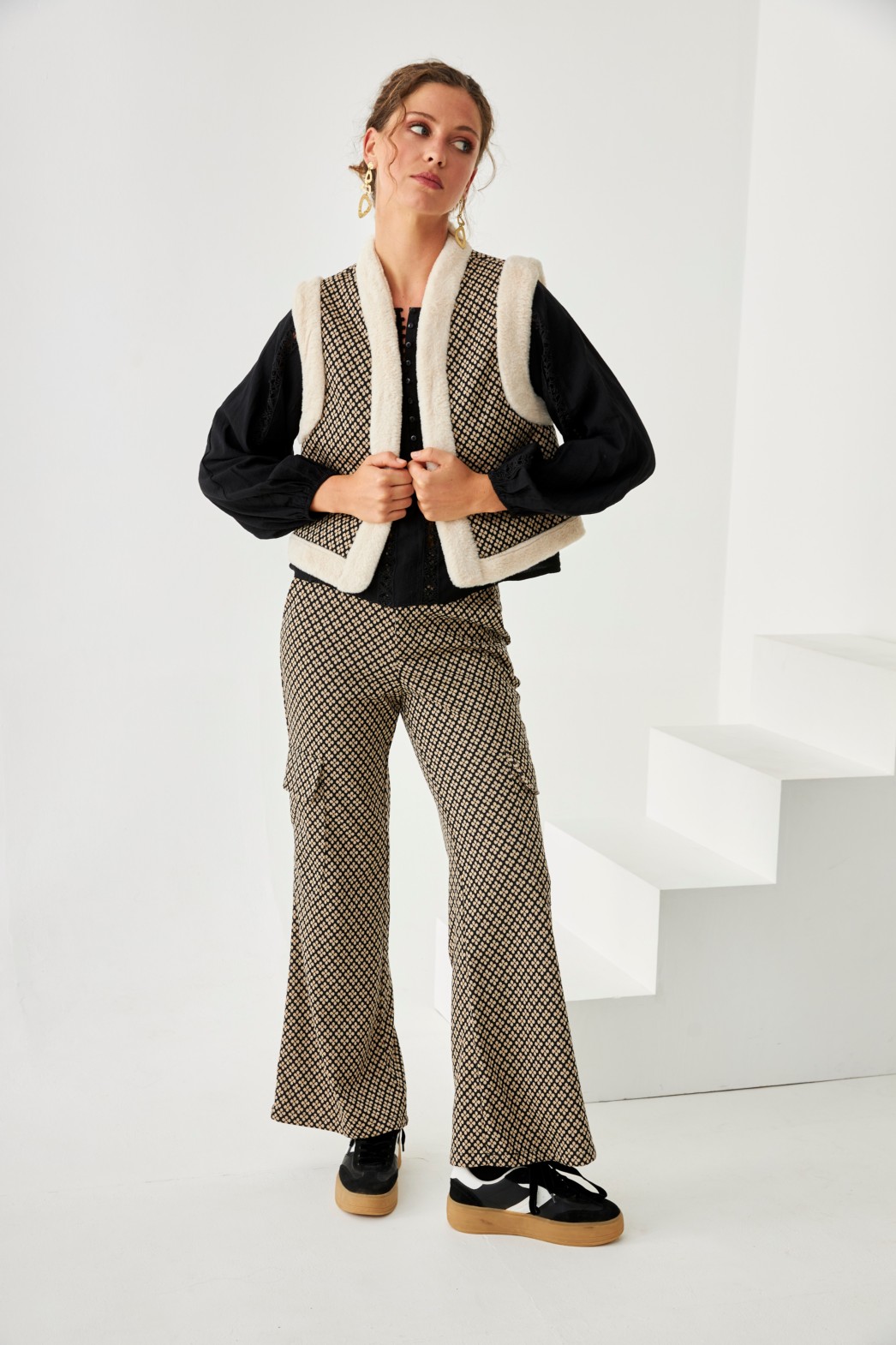 CHALECO JACQUARD PUNTO CON BORREGUITO 4