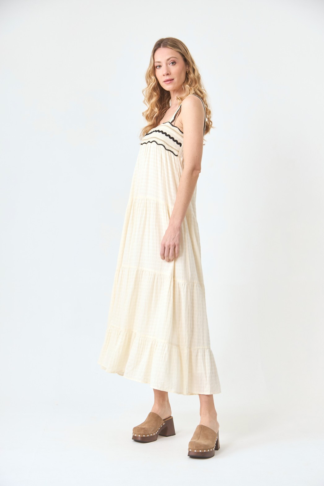 VESTIDO ESCOTE CENEFAS 1