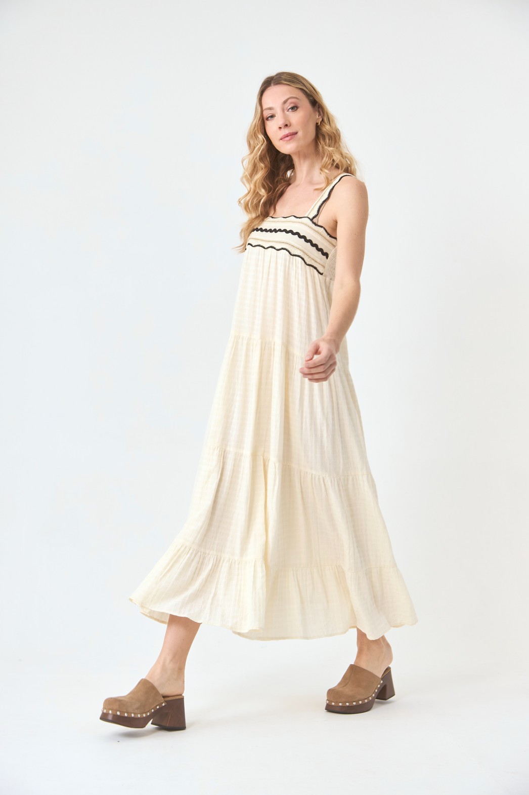 VESTIDO ESCOTE CENEFAS 2