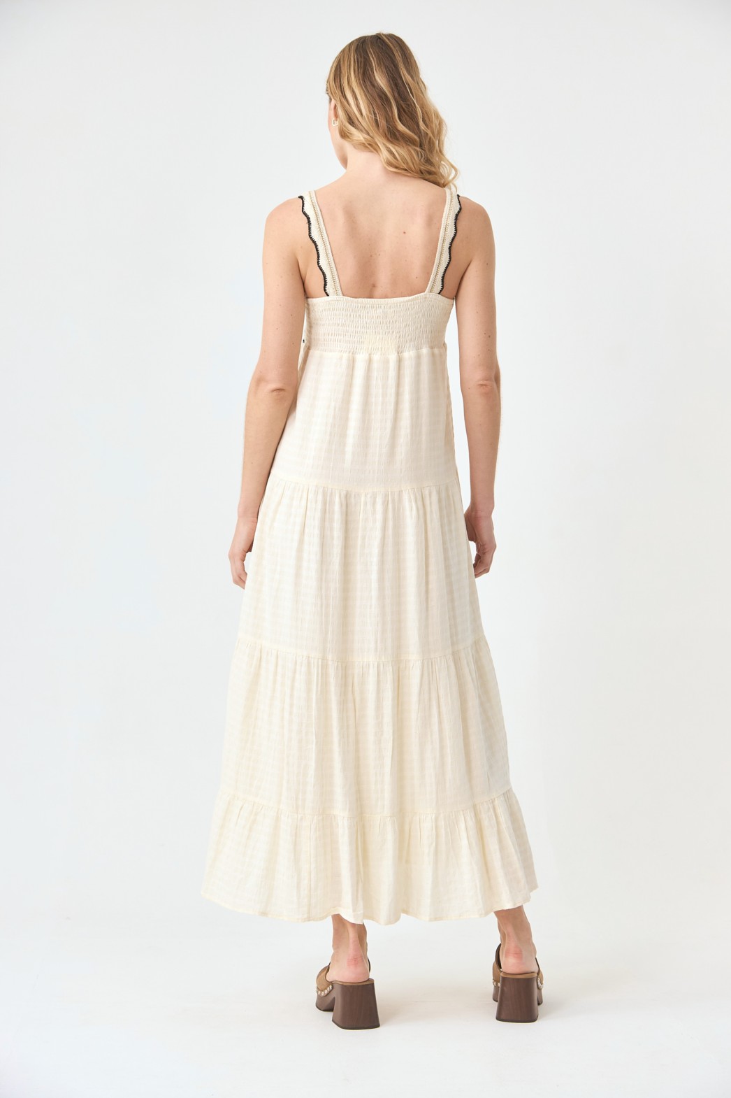 VESTIDO ESCOTE CENEFAS 4