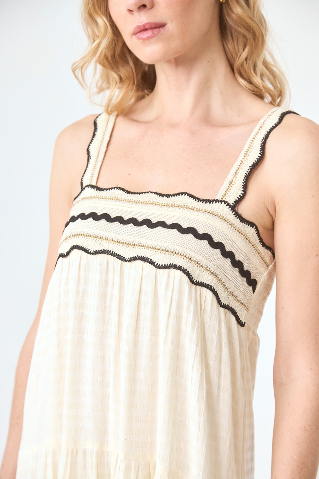 VESTIDO ESCOTE CENEFAS 5