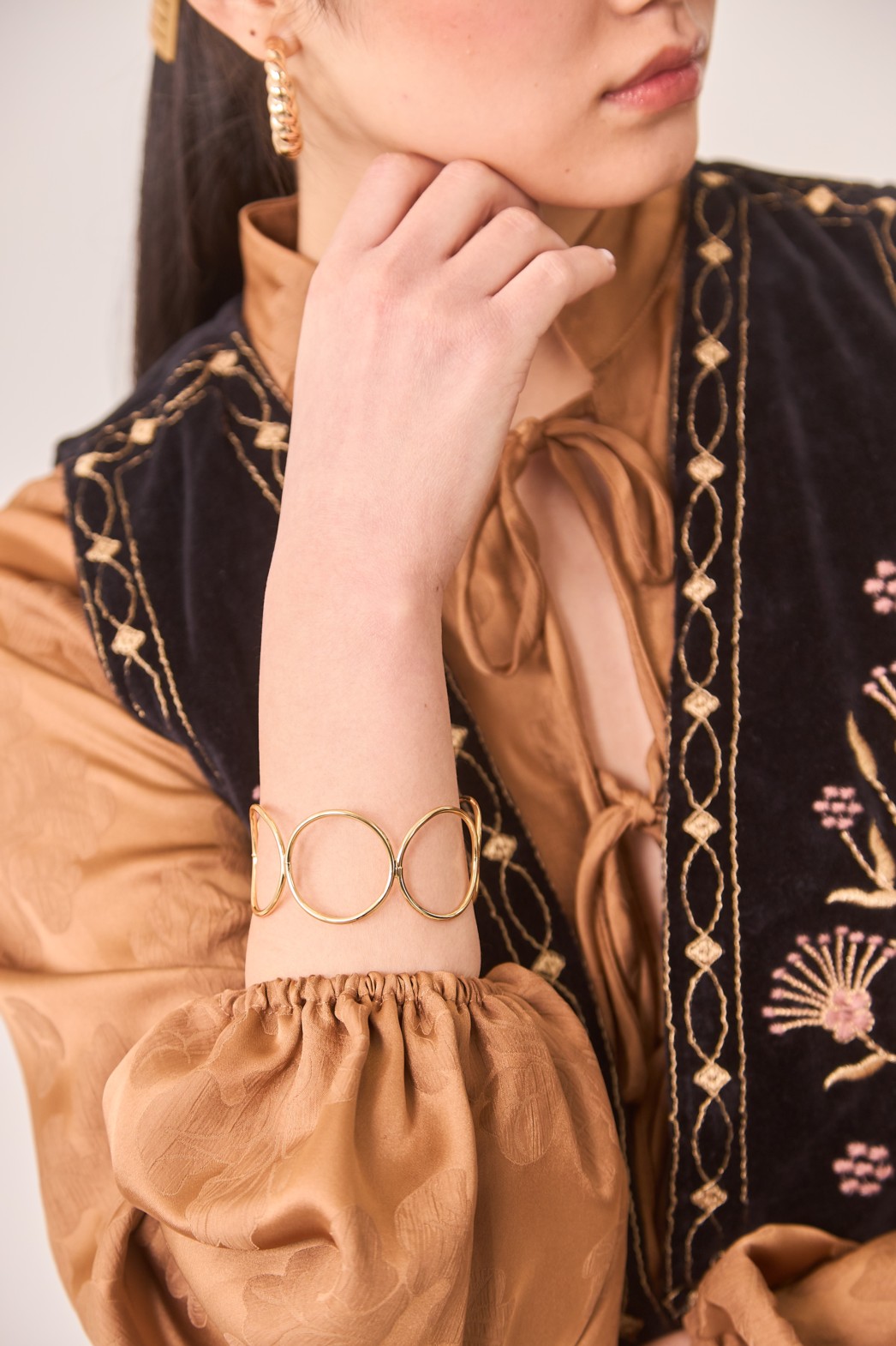BRAZALETE METAL CÍRCULOS