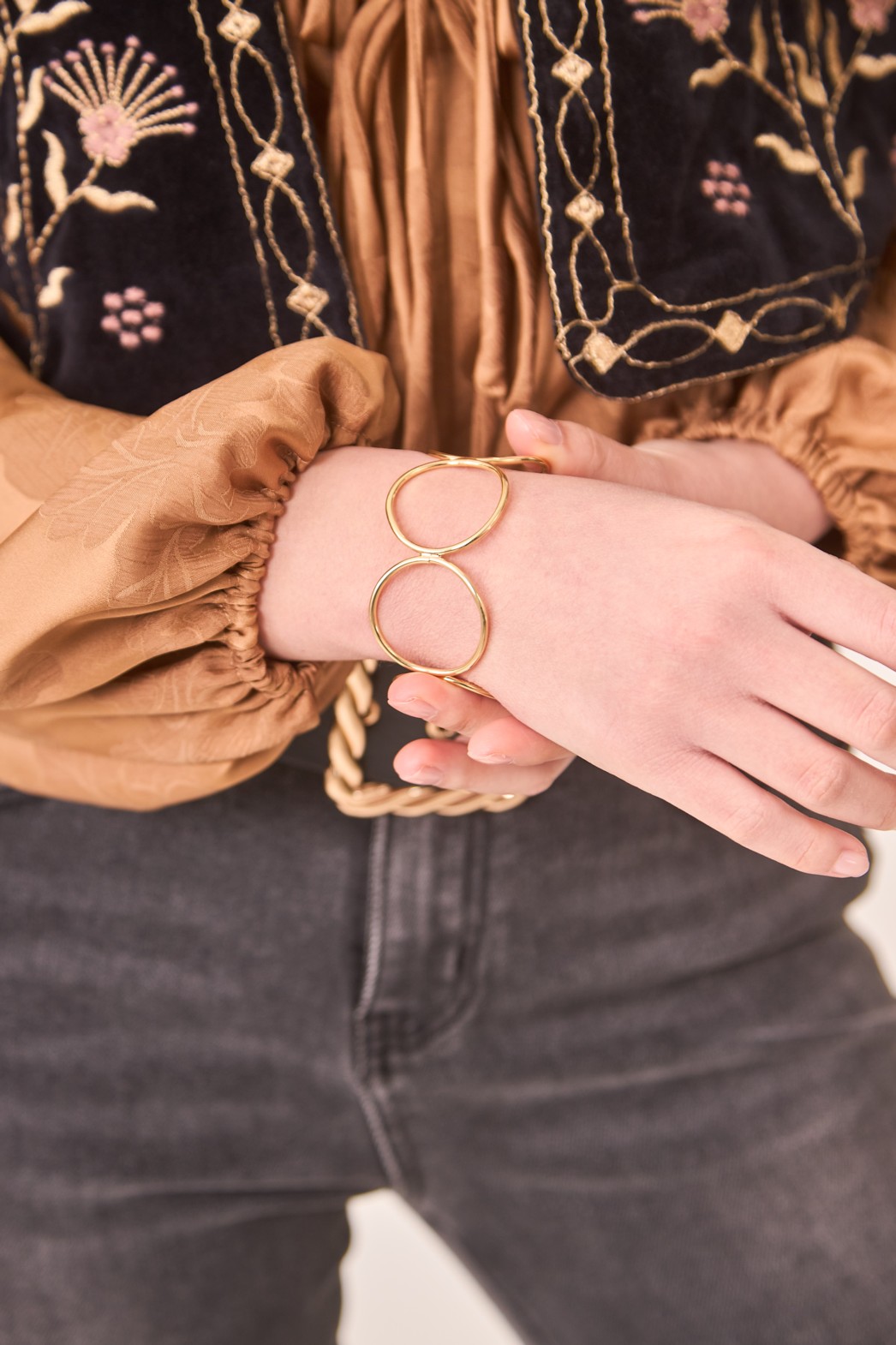 BRAZALETE METAL CÍRCULOS