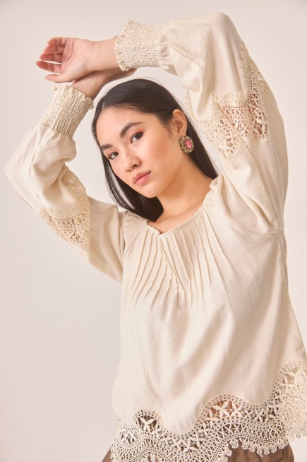 BLUSA DE VISCOSA MANGAS Y BAJOS GUIPUR