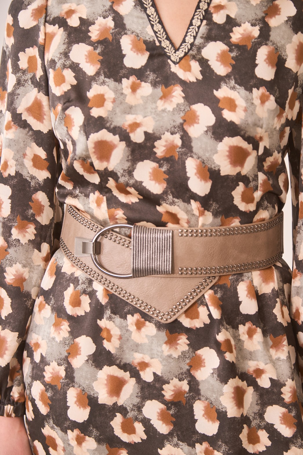 STUDDED ASYMMETRICAL BELT