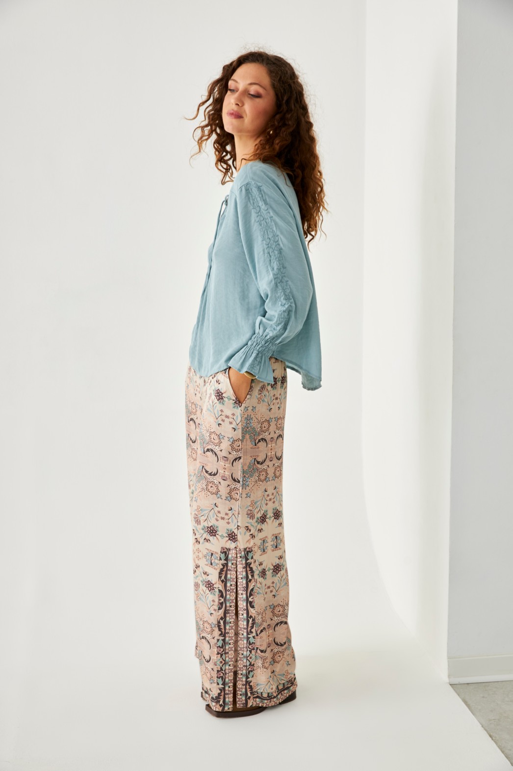 BLUSA VISCOSA CUELLO MAO CON BORDADO A TONO 3