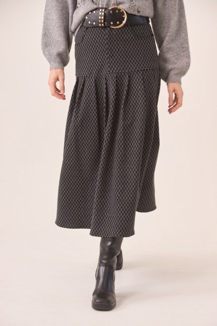 FALDA LARGA CON TABLAS EN JACQUARD DE PUNTO