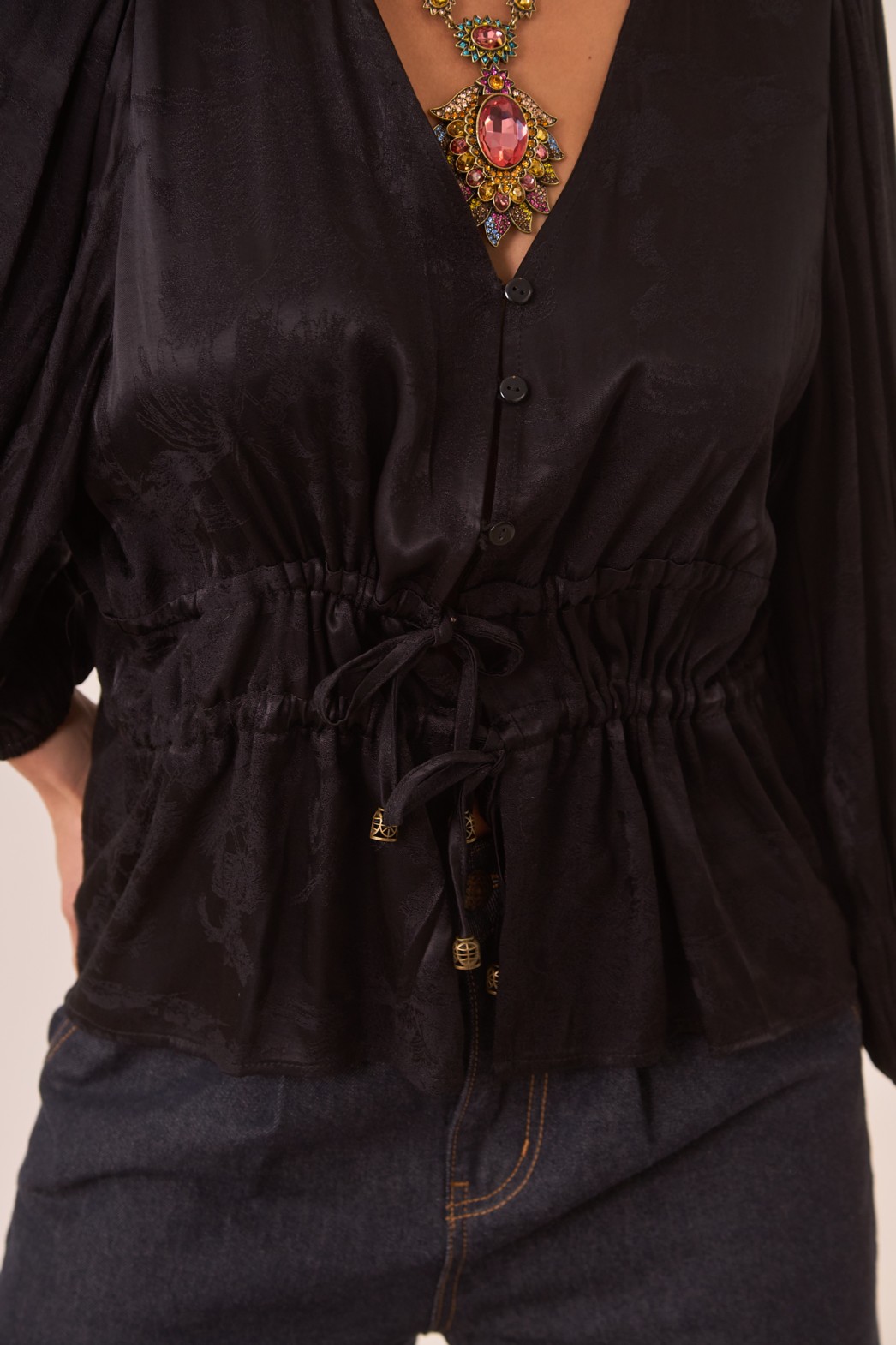 BLUSA EN JACQUARD DE RAYON CON CINTURA AJUSTABLE 1