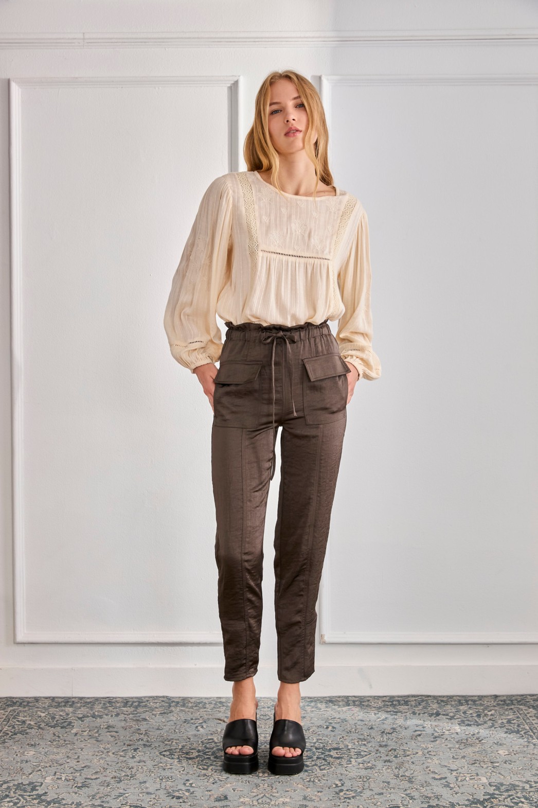 PANTALON CARGO SATINADO 2