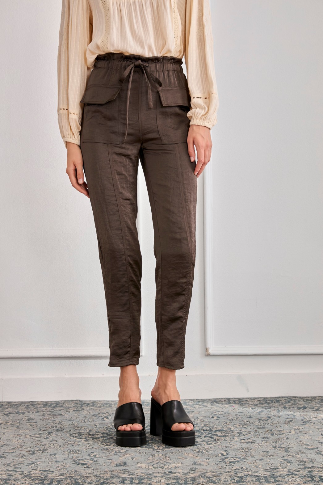 PANTALON CARGO SATINADO