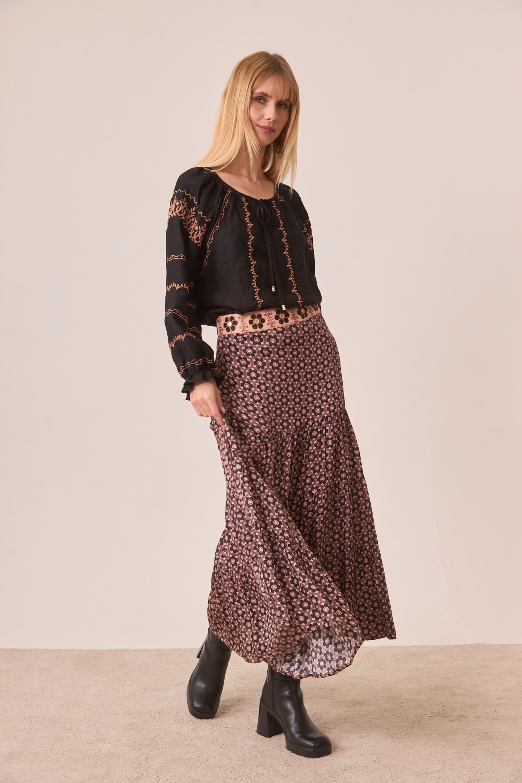BLUSA VISCOSA CON BORDADO CONTRASTE 1