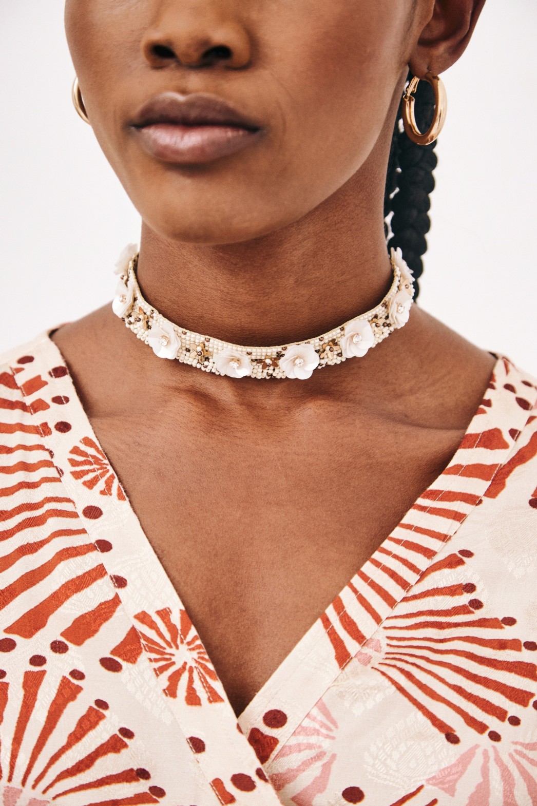 CHOKER CUENTAS Y FLORES 3D