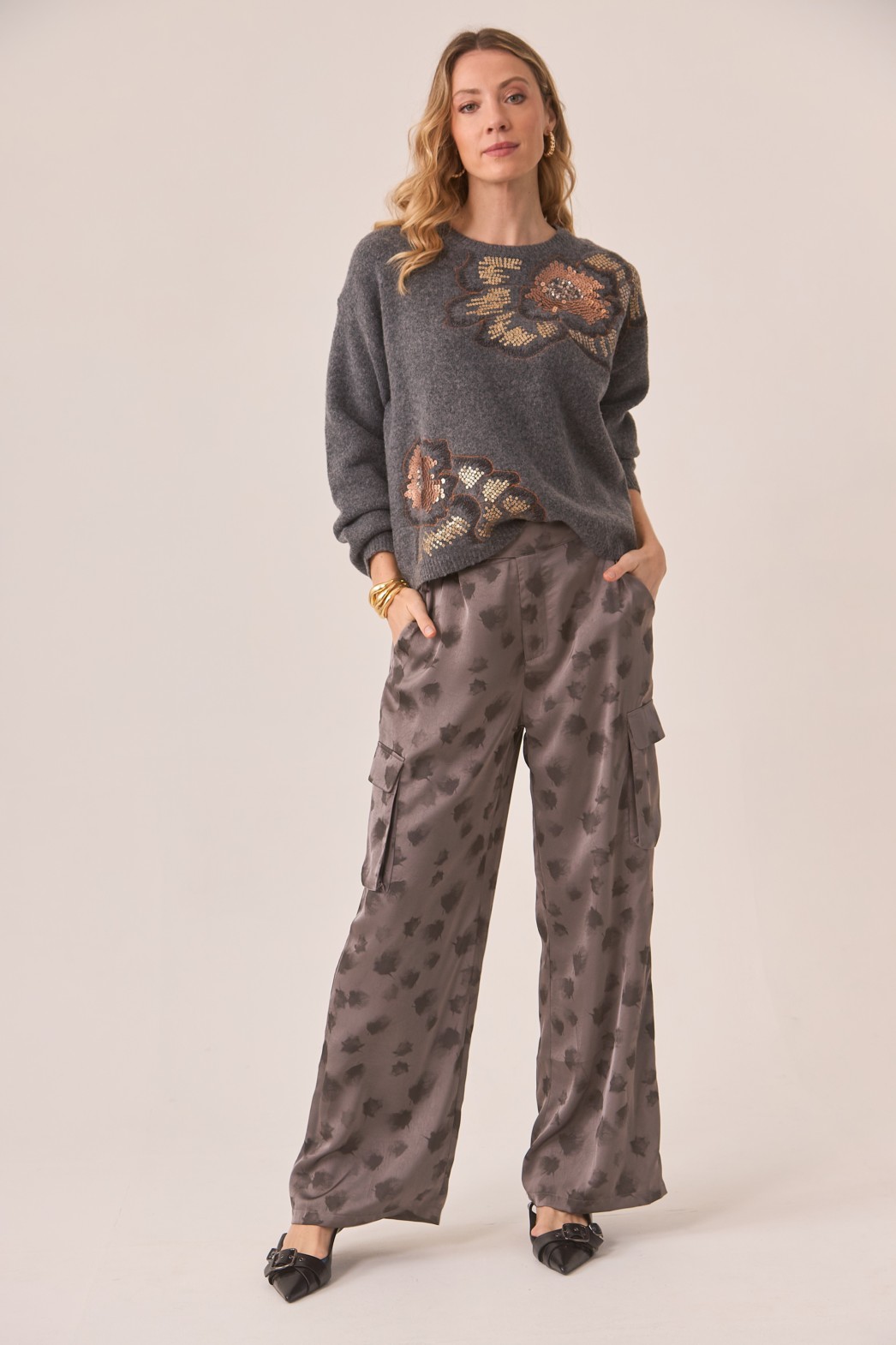 ROUND NECK SWEATER WITH FANTASY FLOWERS 2
