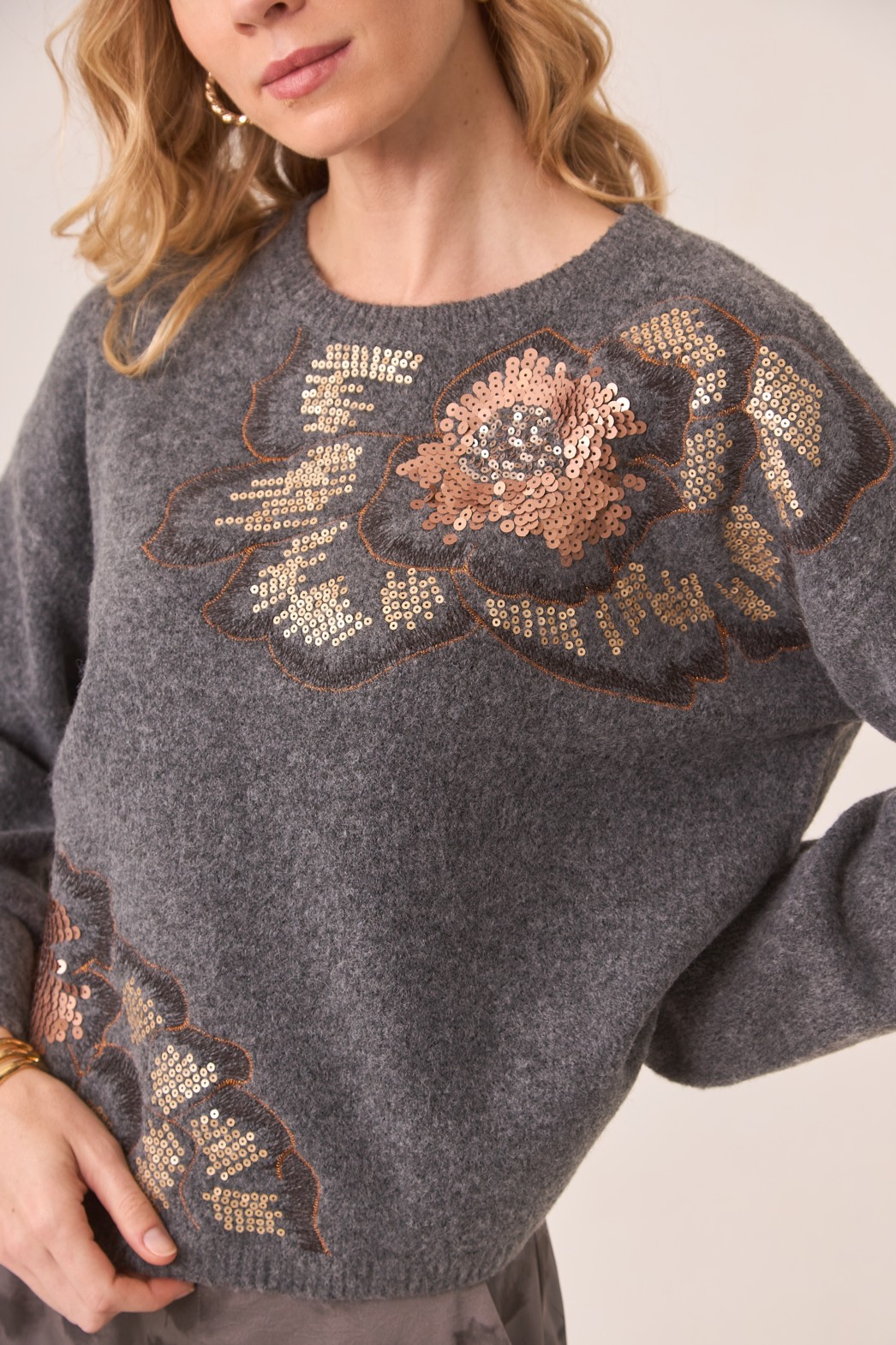 ROUND NECK SWEATER WITH FANTASY FLOWERS 3