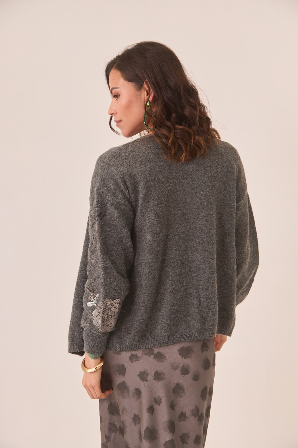 CARDIGAN CON FLORES FANTASIA EN MANGAS 2