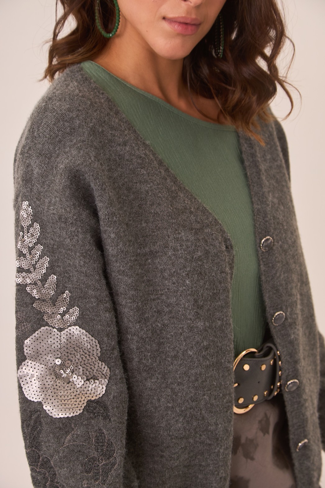 CARDIGAN CON FLORES FANTASIA EN MANGAS 1