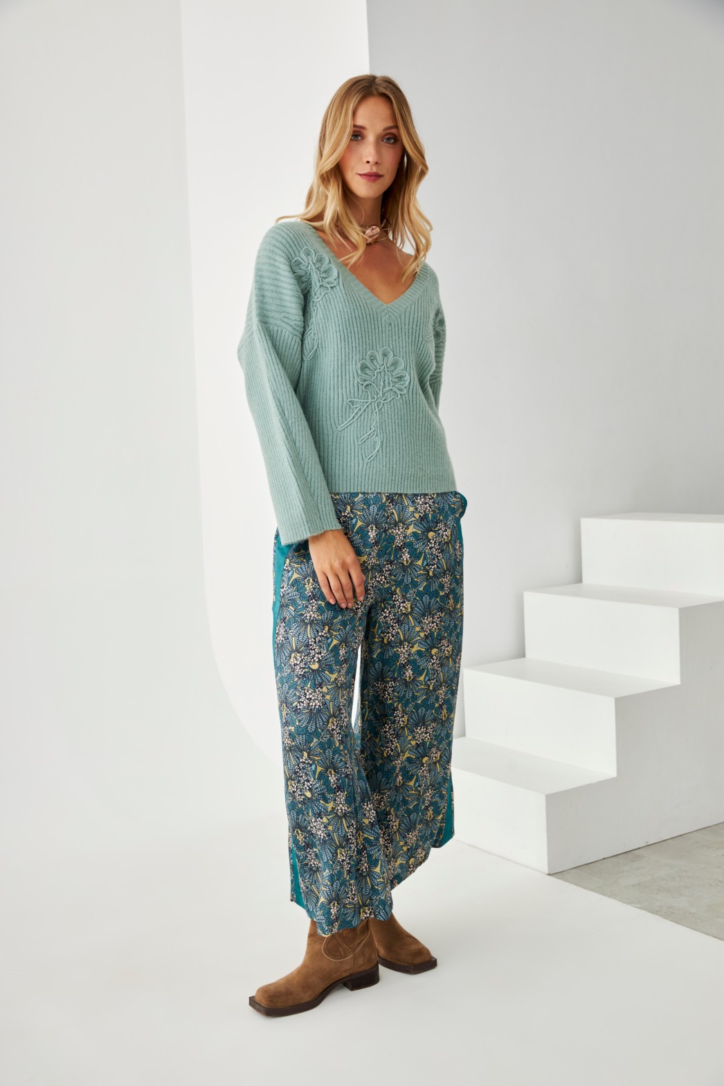 JERSEY PICO CON BORDADO FLORES AL TONO 1