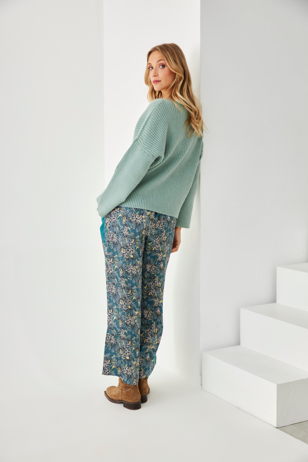 JERSEY PICO CON BORDADO FLORES AL TONO 2