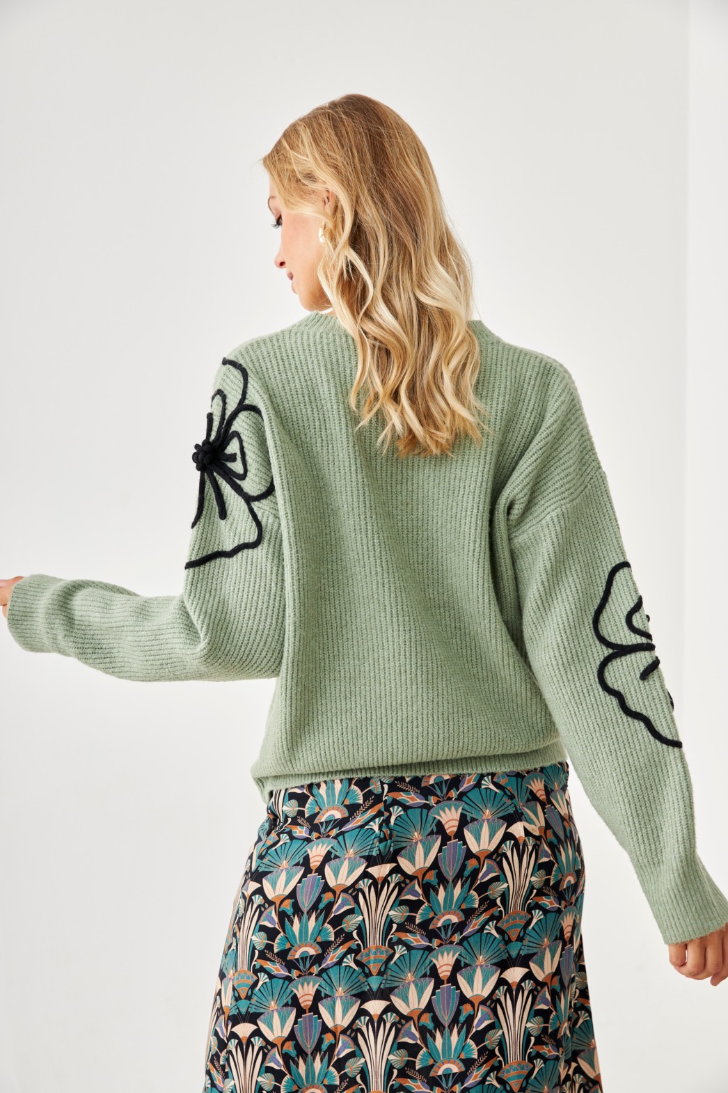 ROUND NECK SWEATER WITH CONTRAST FLOWER EMBROIDERY ON SLEEVES 3