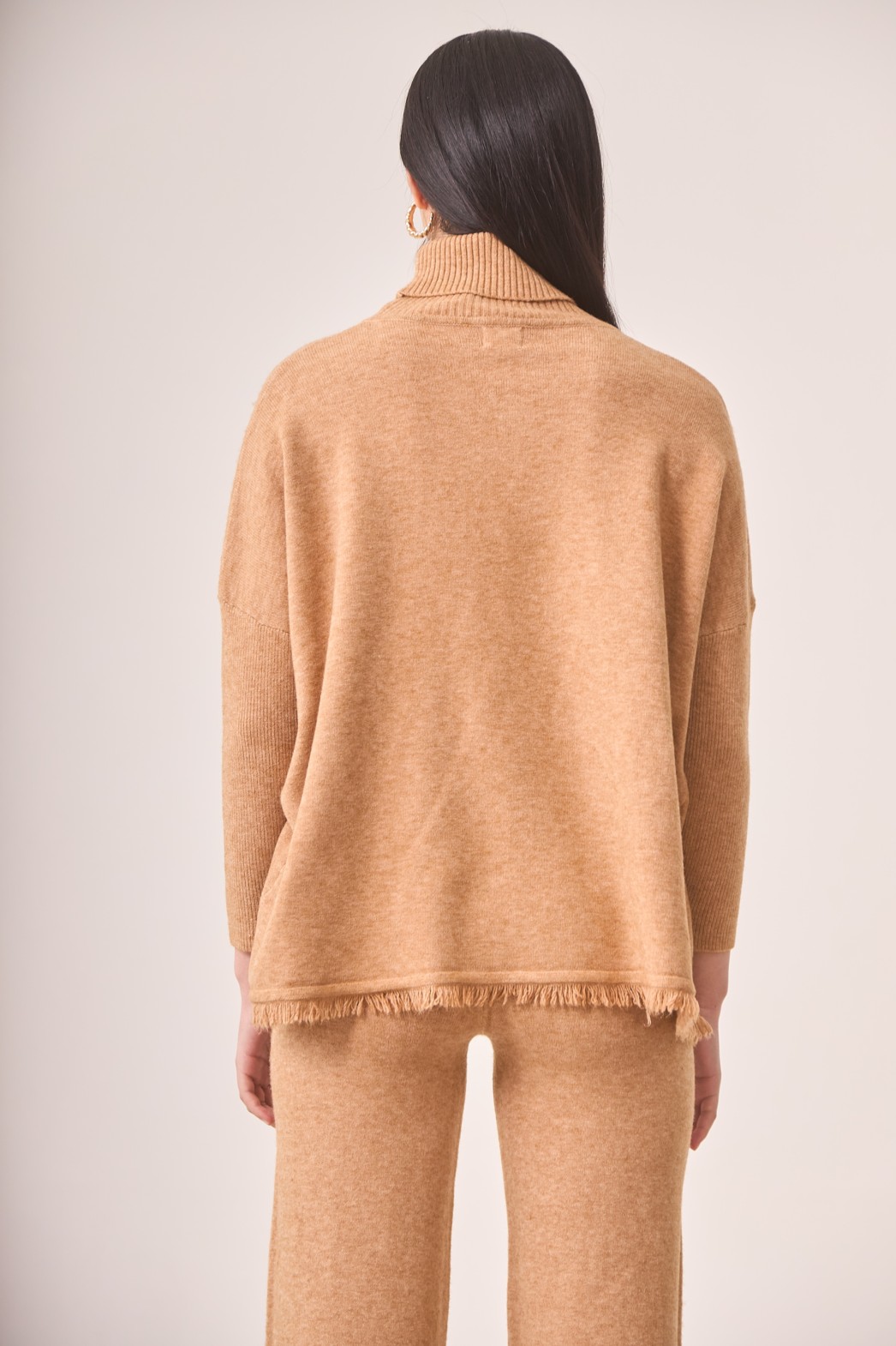 TURTLENECK JERSEY WITH FRINGE AT THE BOTTOM OF THE HEM 2