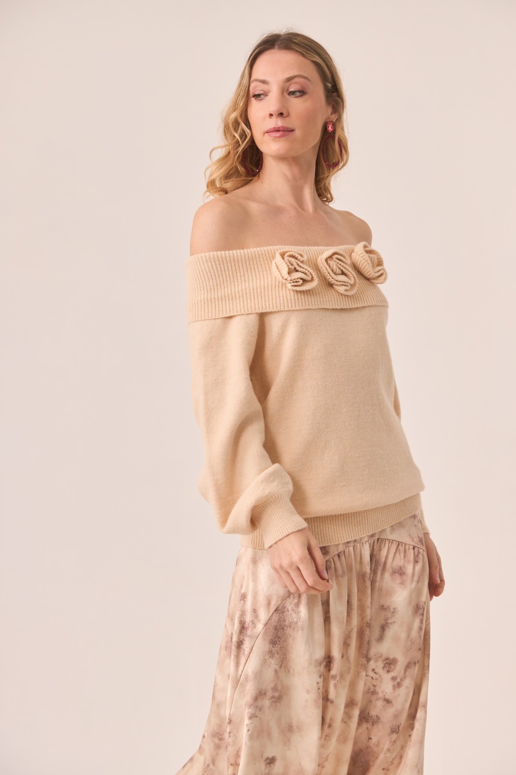 TURTLENECK SWEATER WITH FLORAL APPLIQUÉ 2