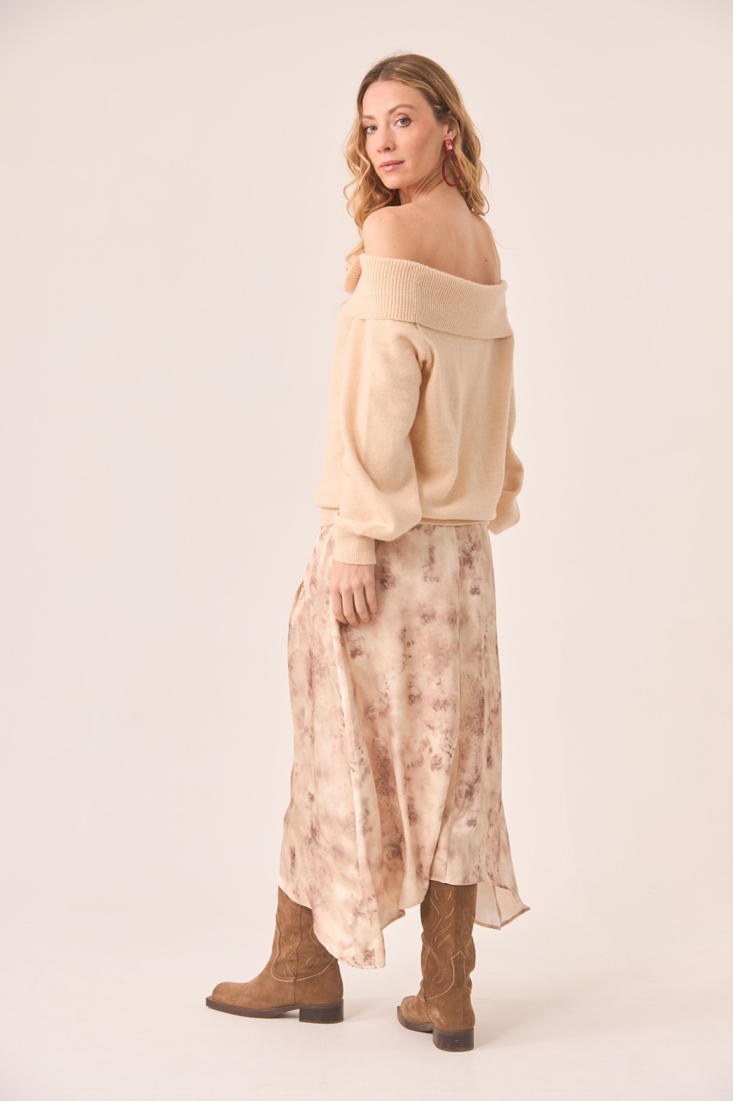 TURTLENECK SWEATER WITH FLORAL APPLIQUÉ 4