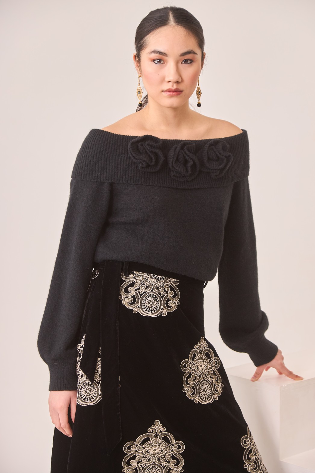 JERSEY CUELLO VUELTO APLIQUE FLORES 1