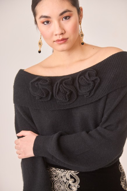TURTLENECK SWEATER WITH FLORAL APPLIQUÉ