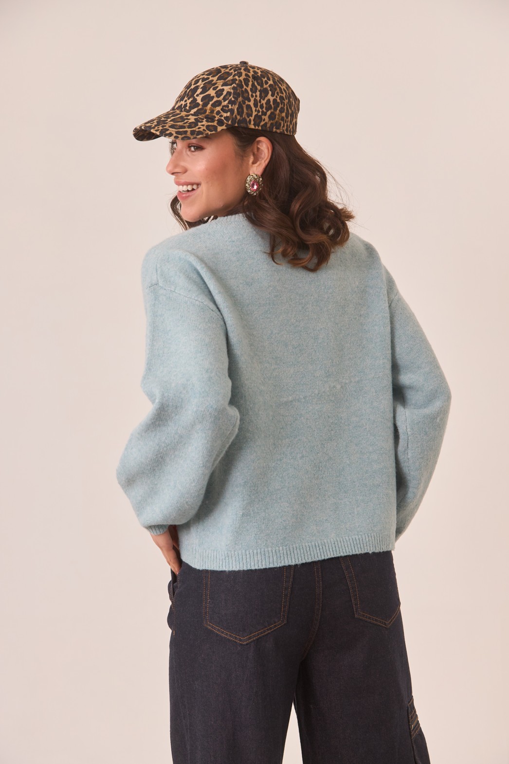 JERSEY CUELLO REDONDO CON BORDADO FLORAL AL TONO 3