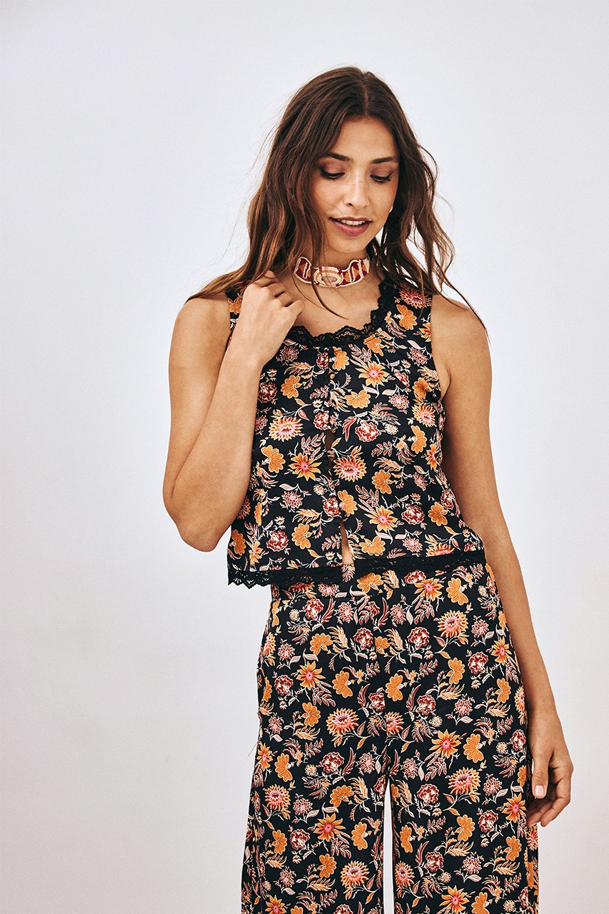 LACE FLORAL TOP