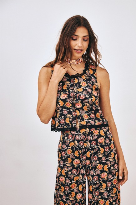 LACE FLORAL TOP