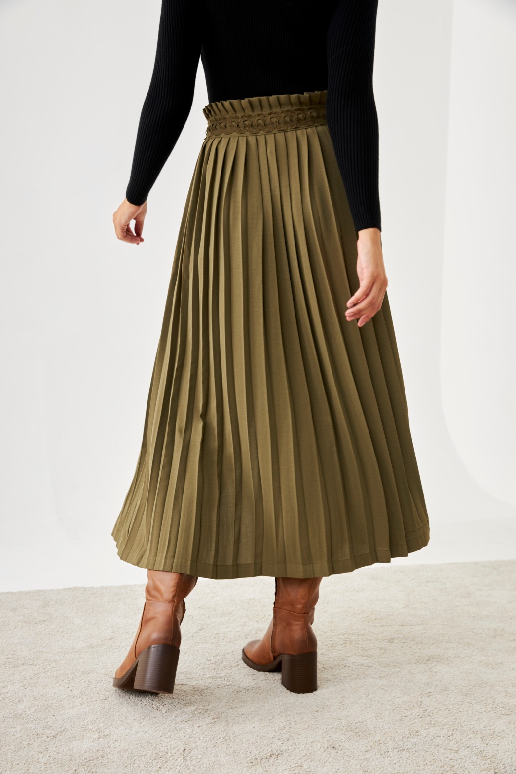 BUTTONS PLEATED SKIRT 2