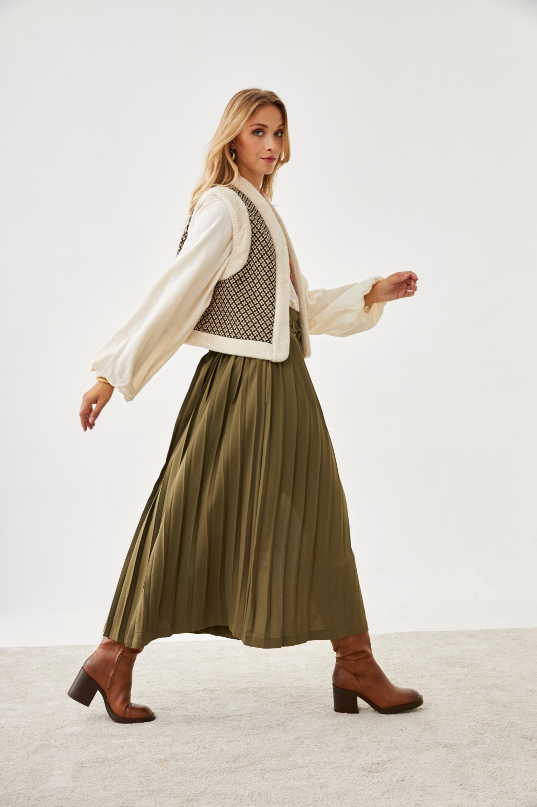 BUTTONS PLEATED SKIRT