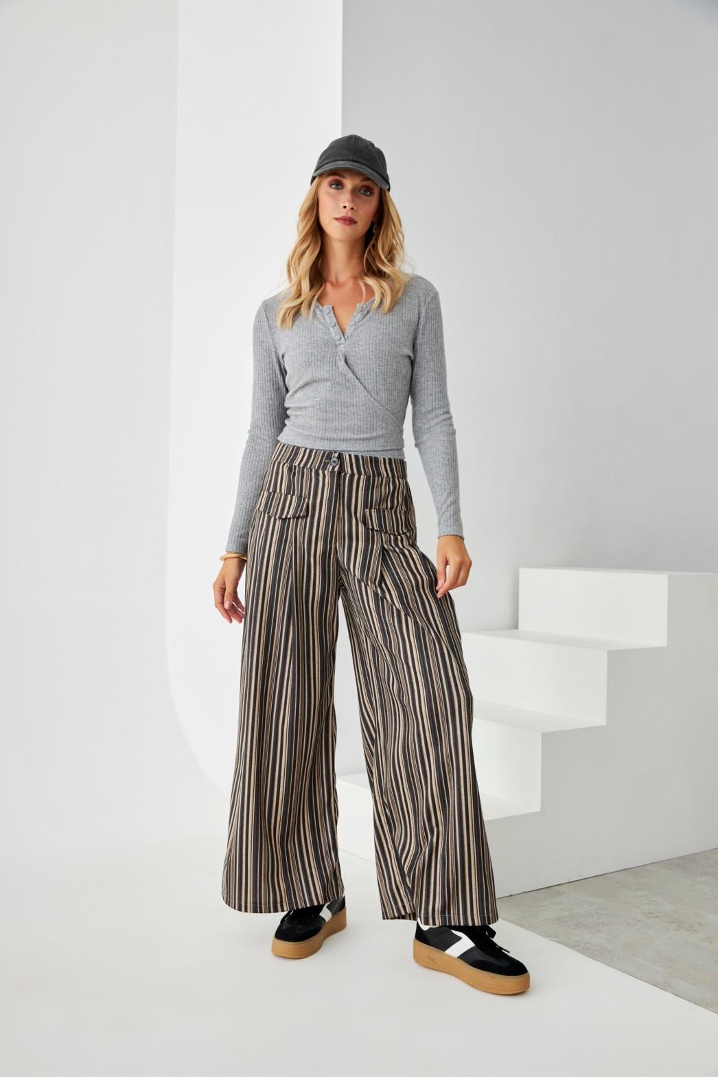 TOP DE VISCOSA CRUZADO CON LAZADA EN CINTURA 1