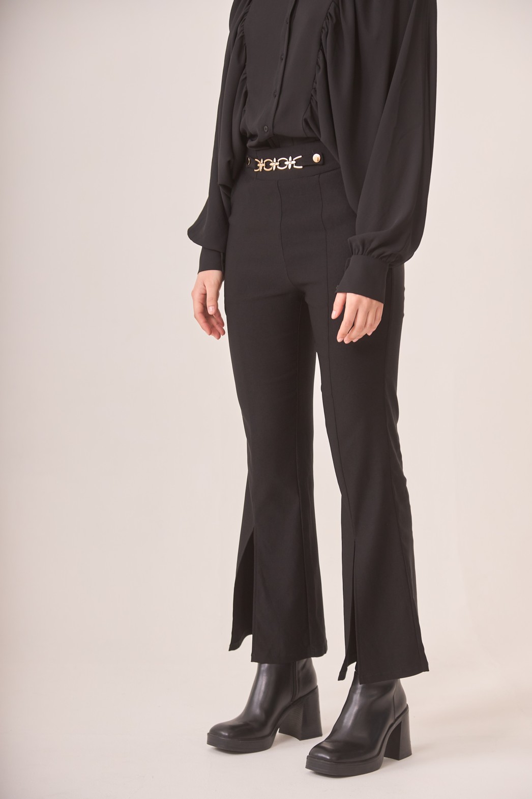 PANTALÓN FLARE ADORNO CINTURA 2