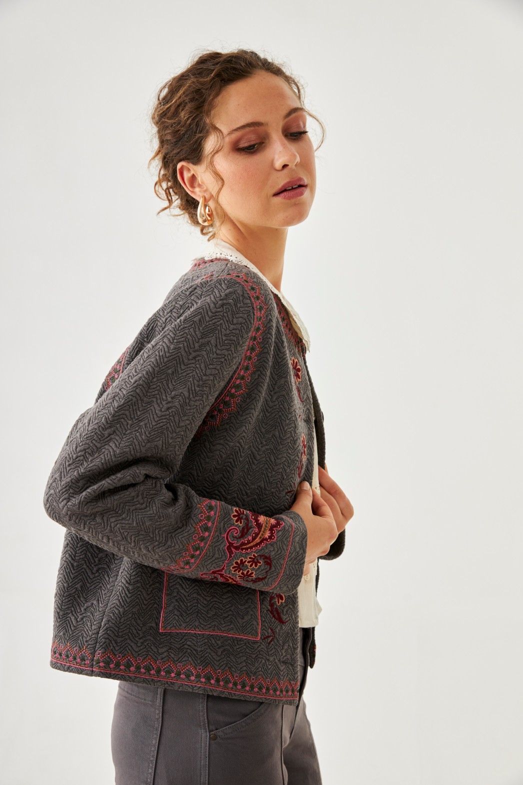 CHAQUETA PADDING CON BORDADO 1