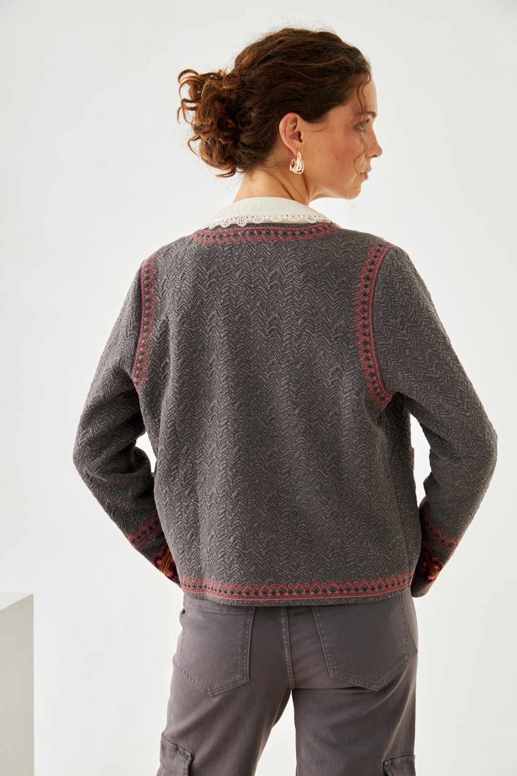 CHAQUETA PADDING CON BORDADO 4