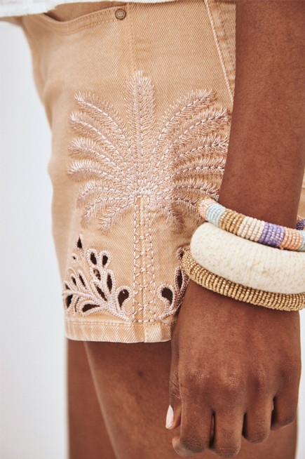 CAMEL DIE-CUT DENIM SHORTS