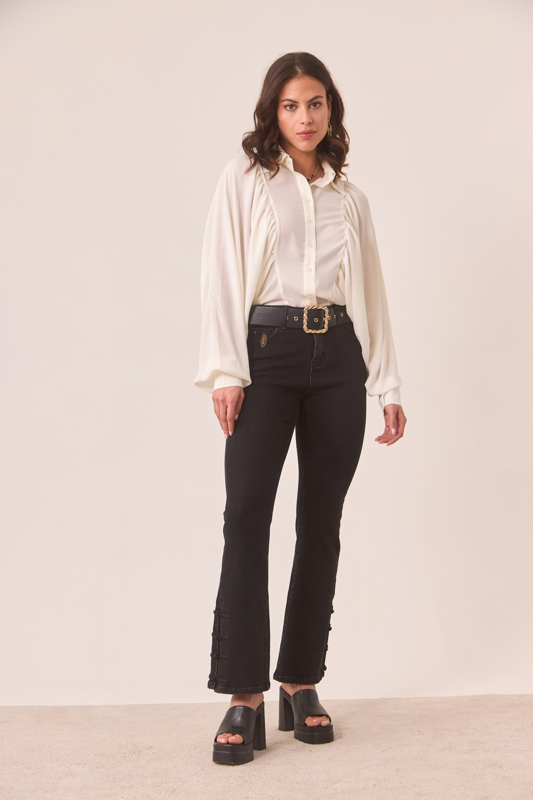 JEANS BOOTCUT BOTONES ORIENTALES