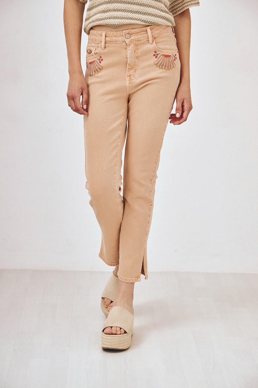 EMBROIDERED POCKETS JEANS 2