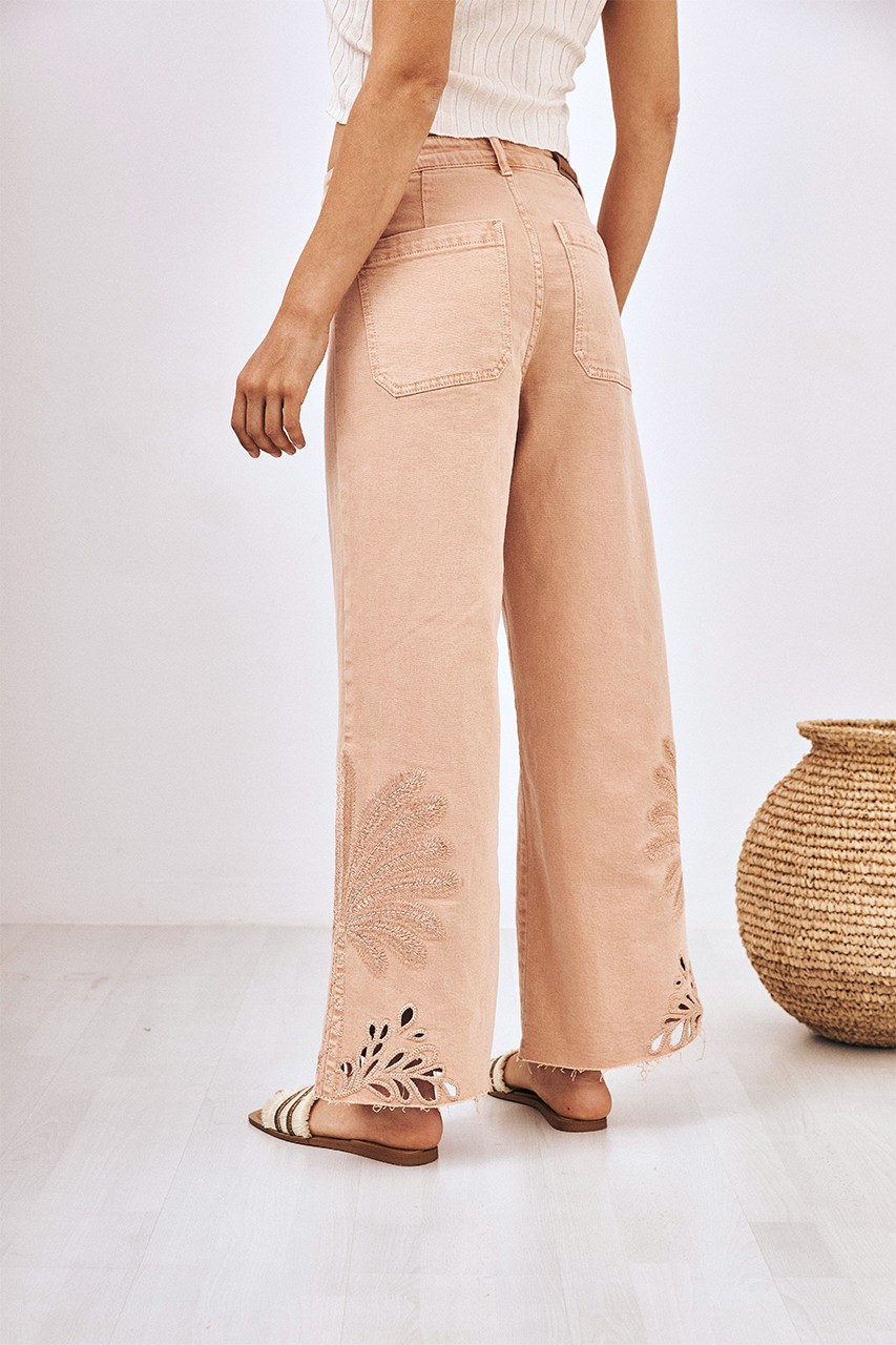JEANS RECTO CON BORDADO 4