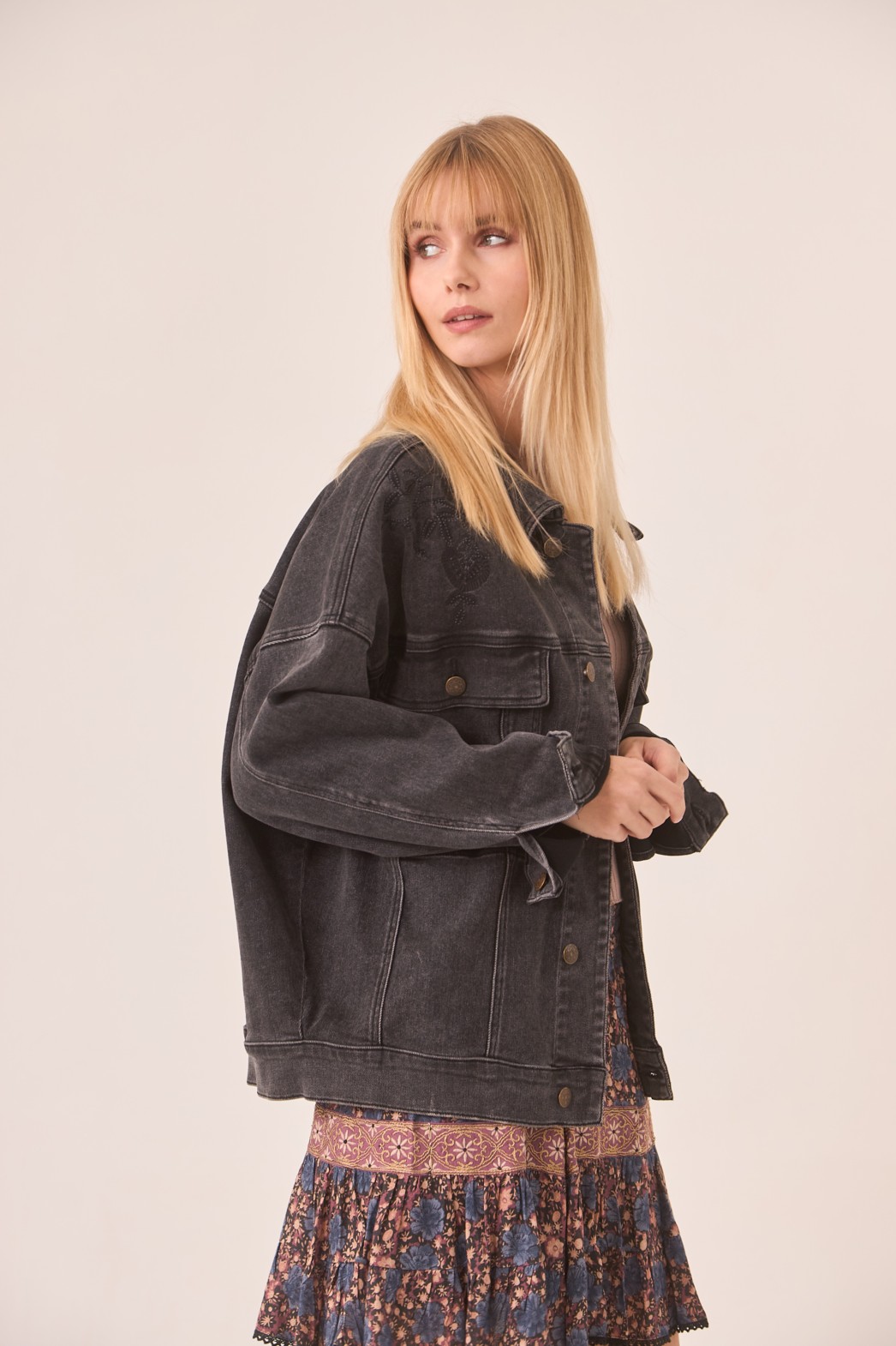 CHAQUETA DENIM BORDADOS