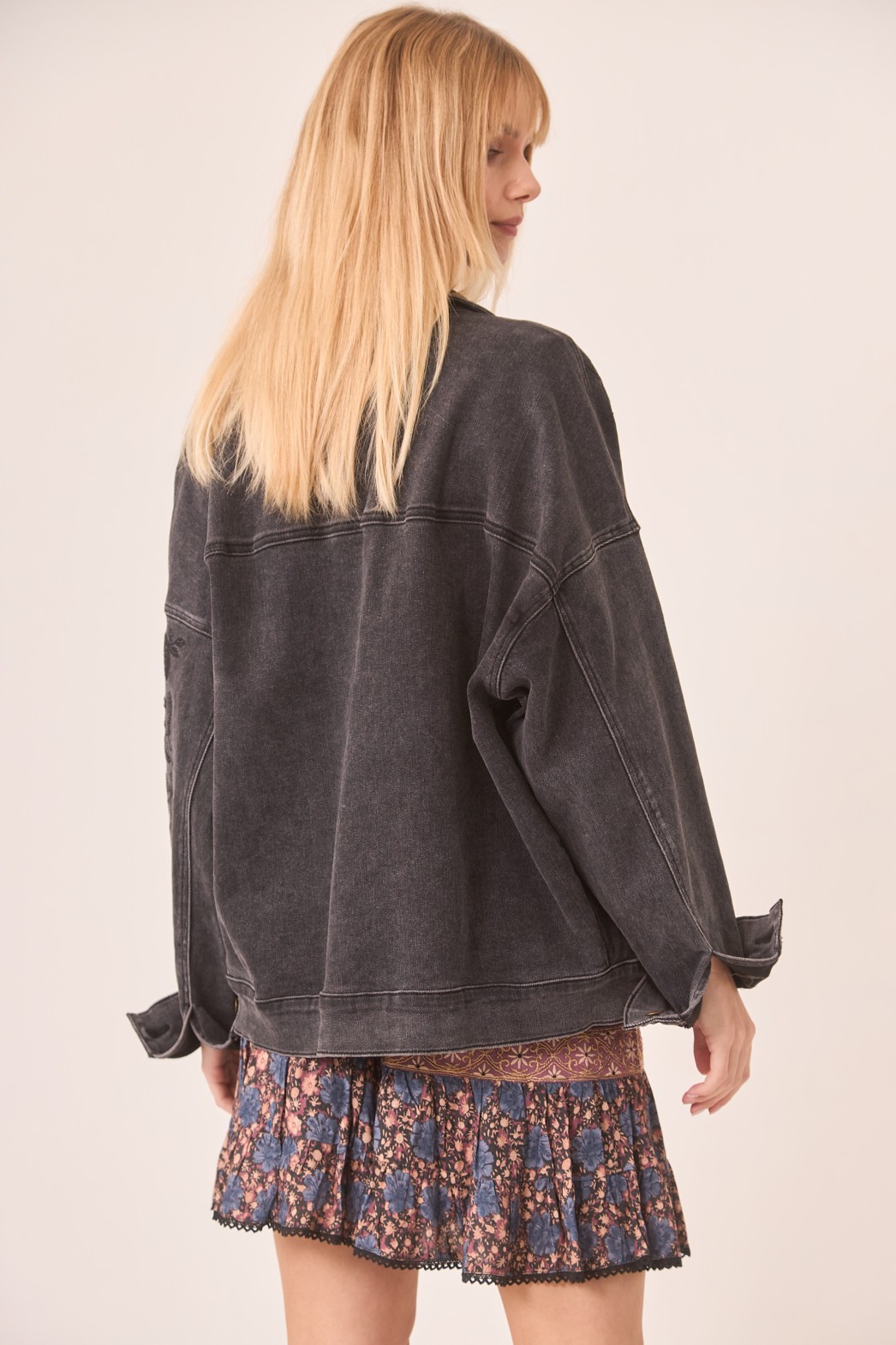 CHAQUETA DENIM BORDADOS