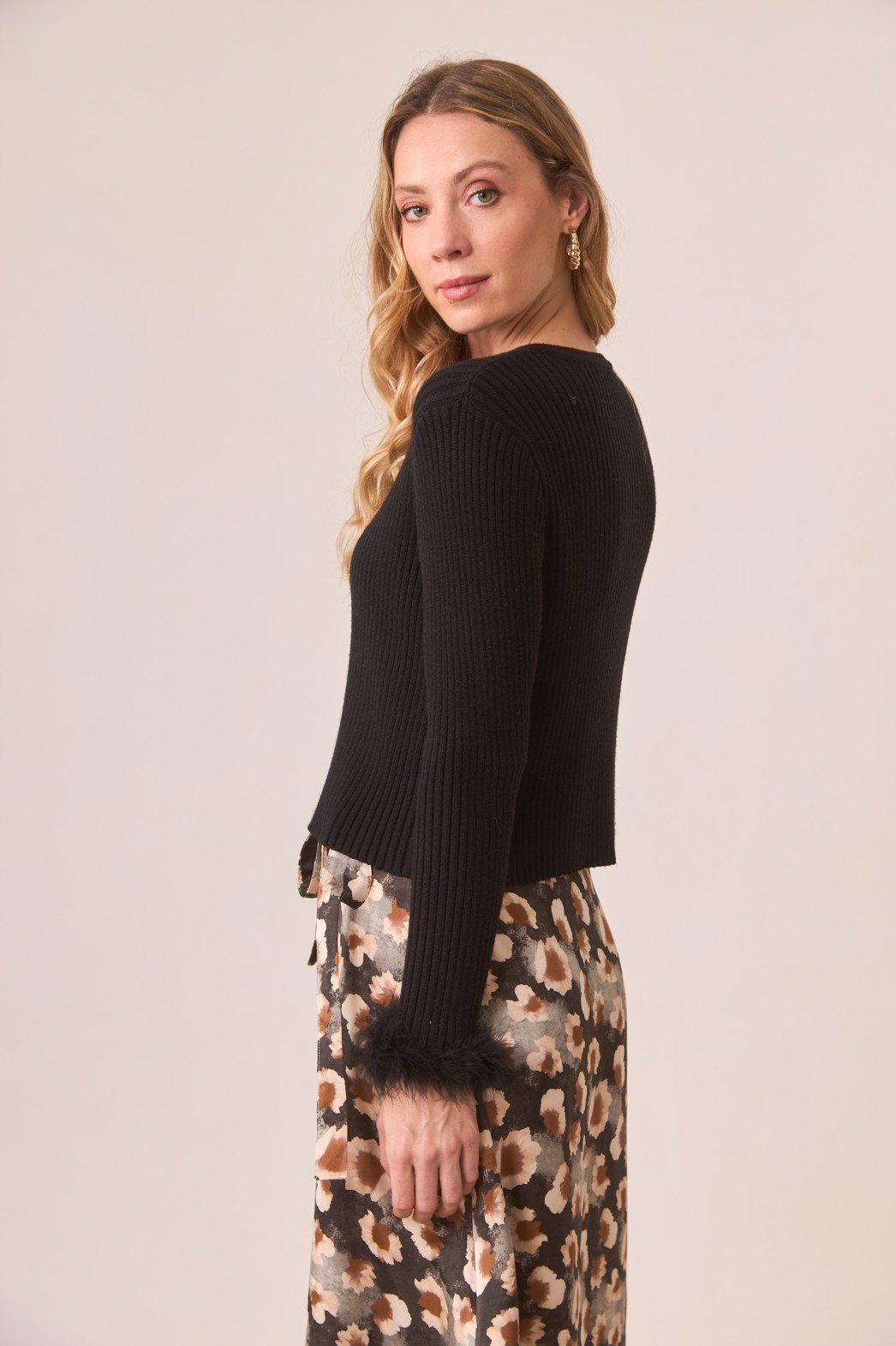 VISCOSE CARDIGAN WITH FUR DETAIL ON CUFFS 2