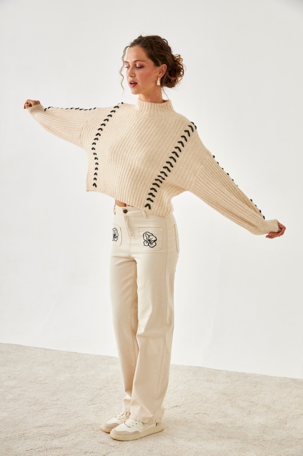 BALLOON SLEEVE JERSEY WITH CONTRASTING BRAIDED DETAIL 2