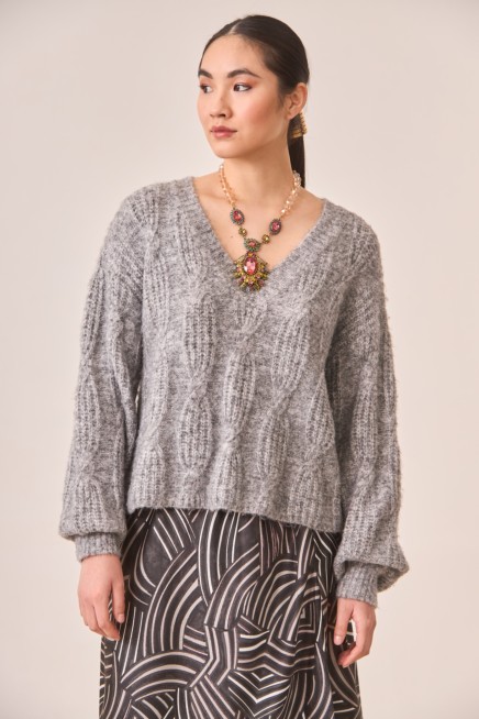 V-NECK BRAIDED KNIT JERSEY