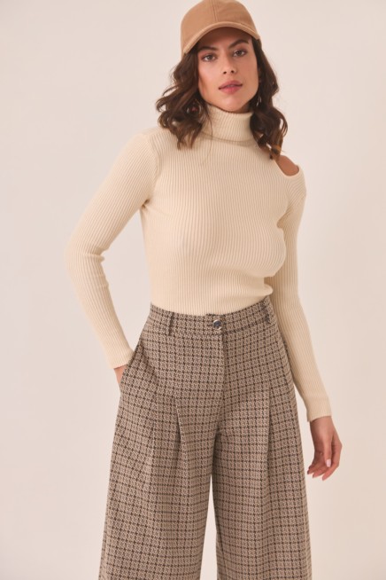 JERSEY DE VISCOSA CUELLO ALTO Y CUT OUT EN HOMBRO