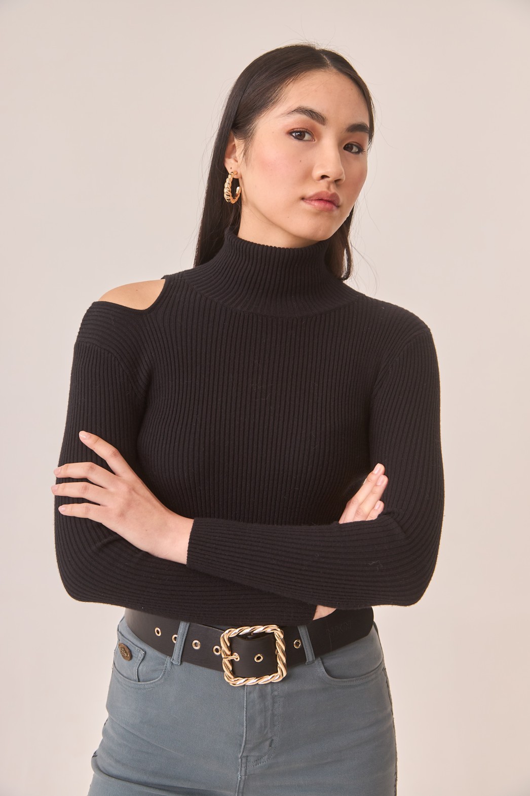 CUT OUT SHOULDERS SWEATER